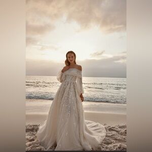 Romantic Off-Shoulder Lace Wedding Gown